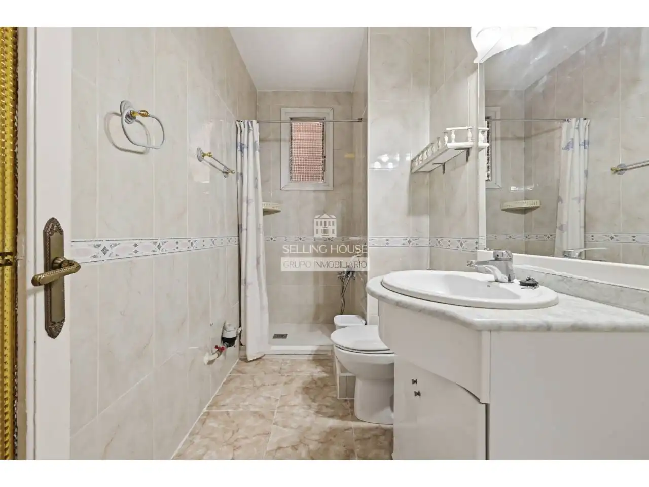 Baño de Piso en venta en Valencia con Aire acondicionado y Balcón