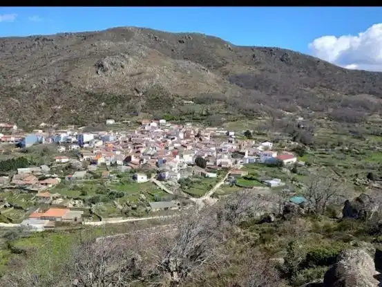 Vista exterior de Casa adosada en venda en Cabezabellosa, Cáceres