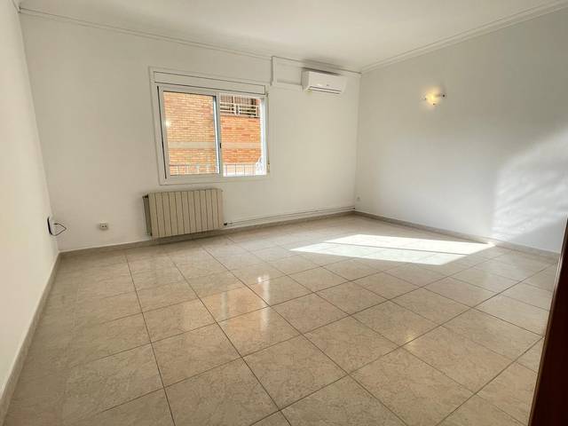 Piso en Venta en Carrer d'Eduard Marquina en Canyadó