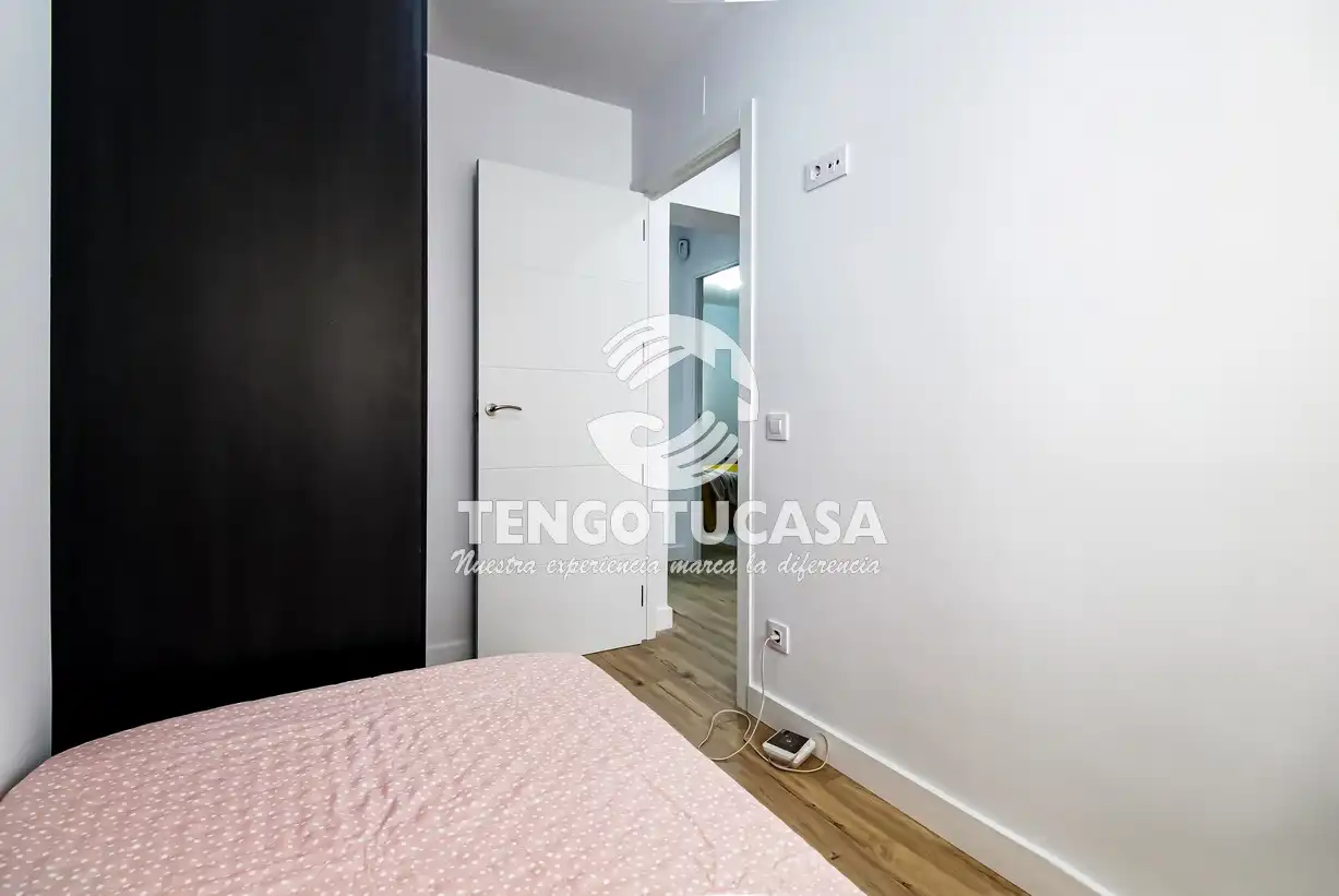 Bedroom of Flat for sale in Madrid  with Air Conditioner, Heating and Furnished