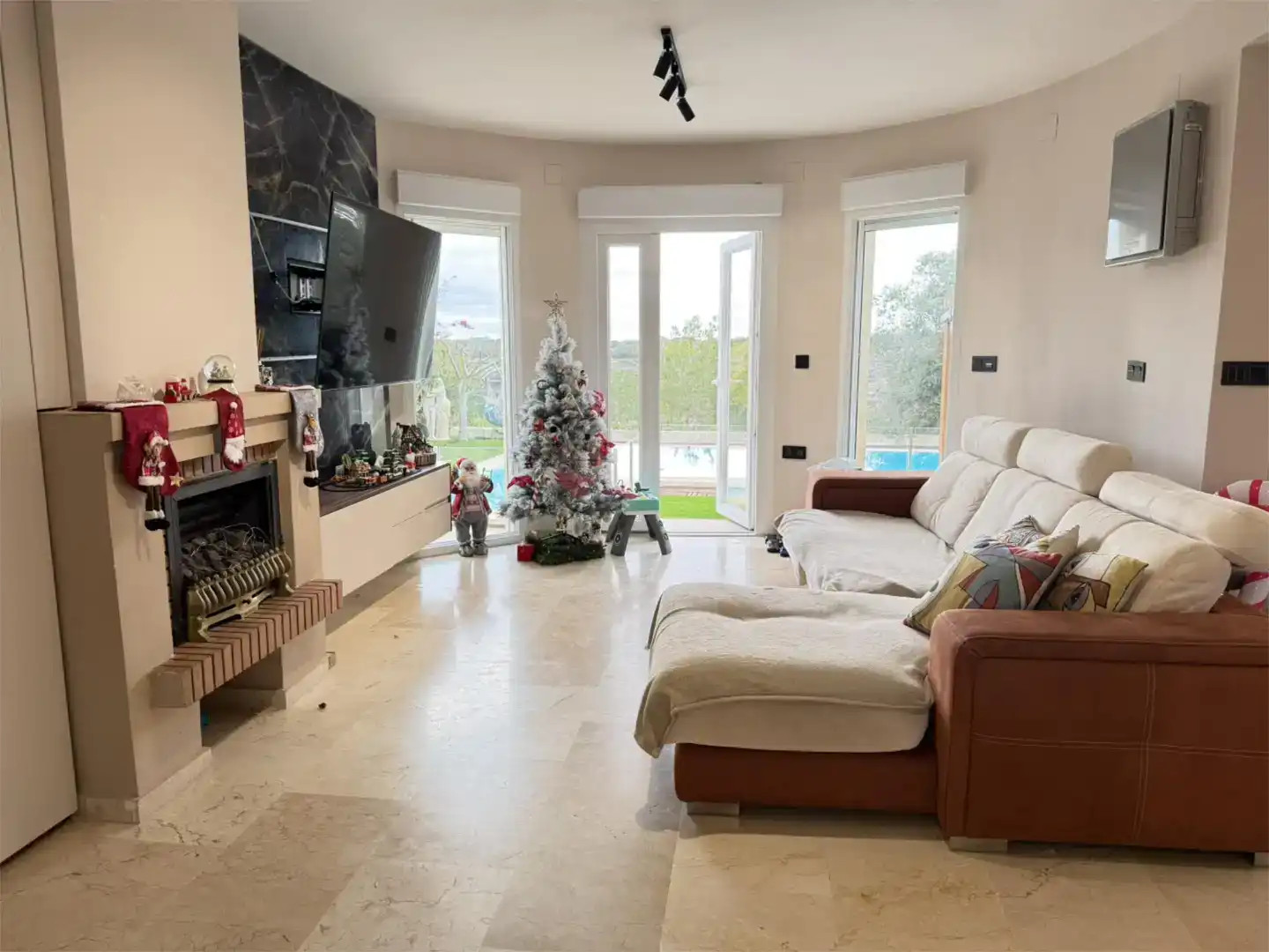 Sala d'estar de Casa o xalet en venda en Orihuela amb Aire condicionat, Piscina i Balcó