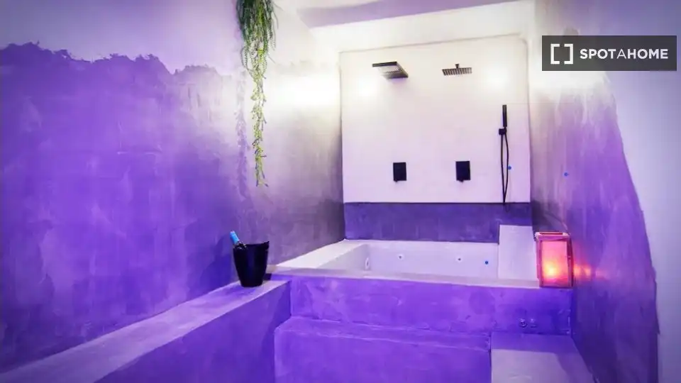 Bathroom of Flat for rent in L'Hospitalet de Llobregat  with Air Conditioner, Heating and Furnished