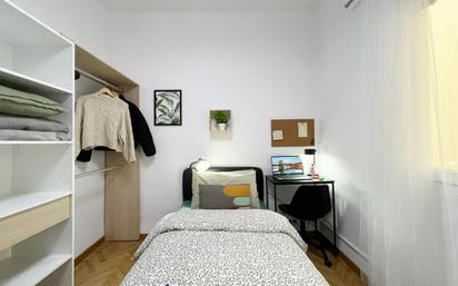 Dormitori de Apartament per a compartir en  Madrid Capital amb Calefacció, Moblat i Microones