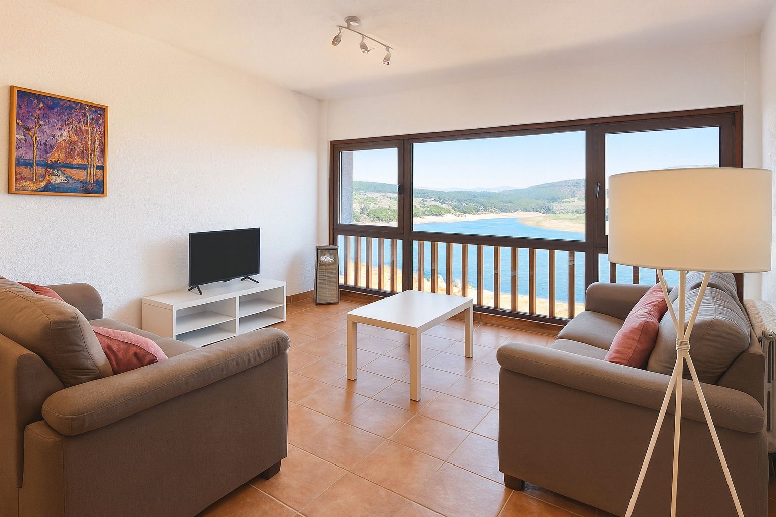 Sala d'estar de Casa adosada de lloguer en Miengo amb Calefacció, Terrassa i Moblat