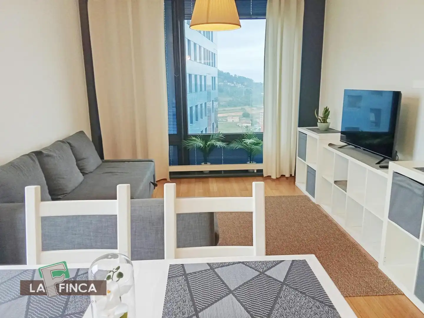 Sala d'estar de Pis de lloguer en Oviedo  amb Traster i Moblat