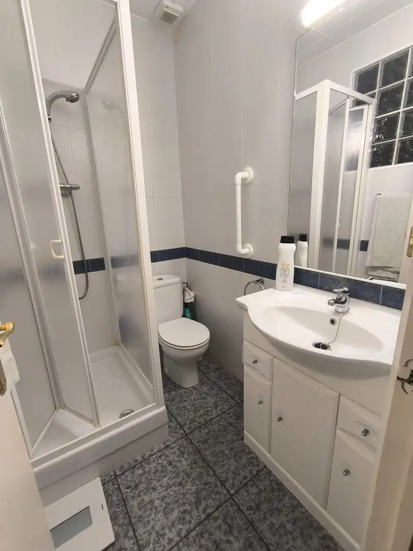 Baño de Casa o chalet en venta en L'Hospitalet de Llobregat con Calefacción, Terraza y Alarma