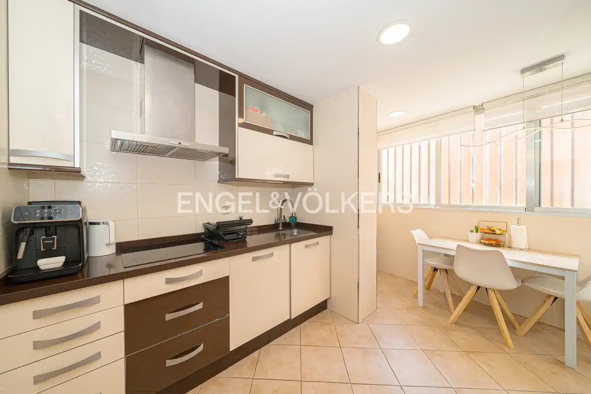 Cuina de Apartament en venda en Benidorm amb Aire condicionat i Piscina comunitària