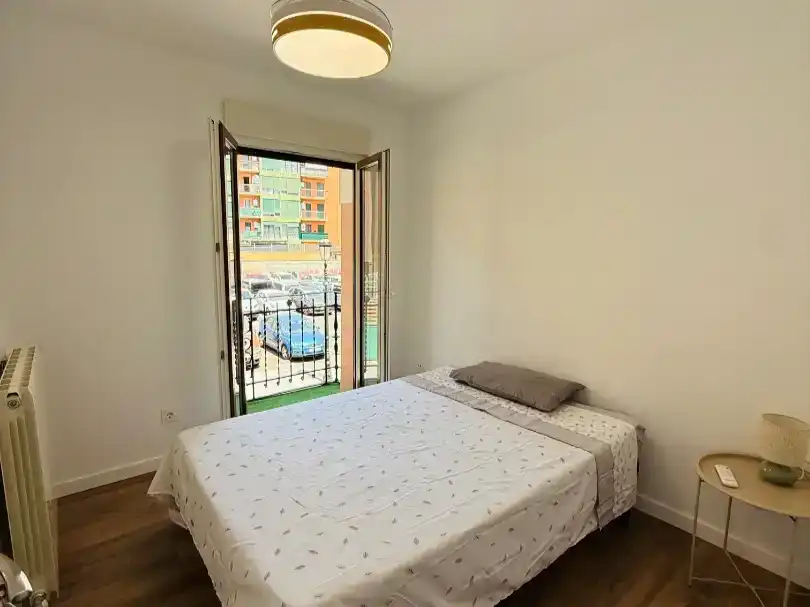 Schlafzimmer von Wohnung zur Miete in Zaragoza mit Parkett, Möbliert und Balkon