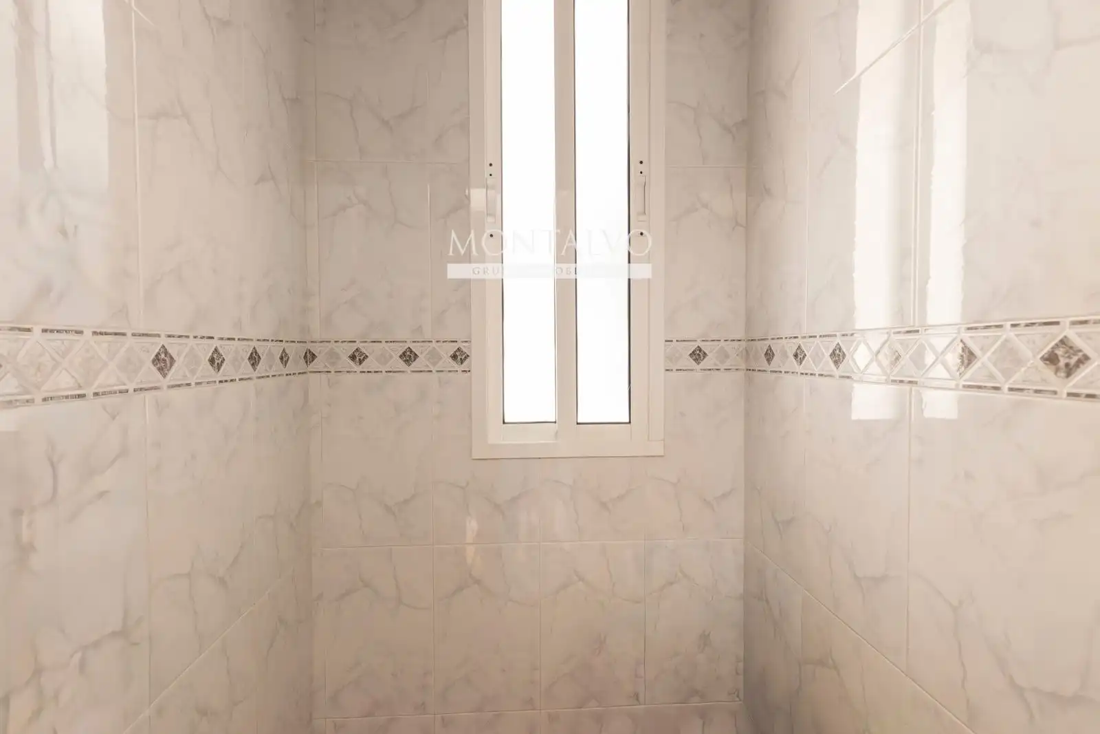 Badezimmer von Wohnung zum Verkauf in Atarfe