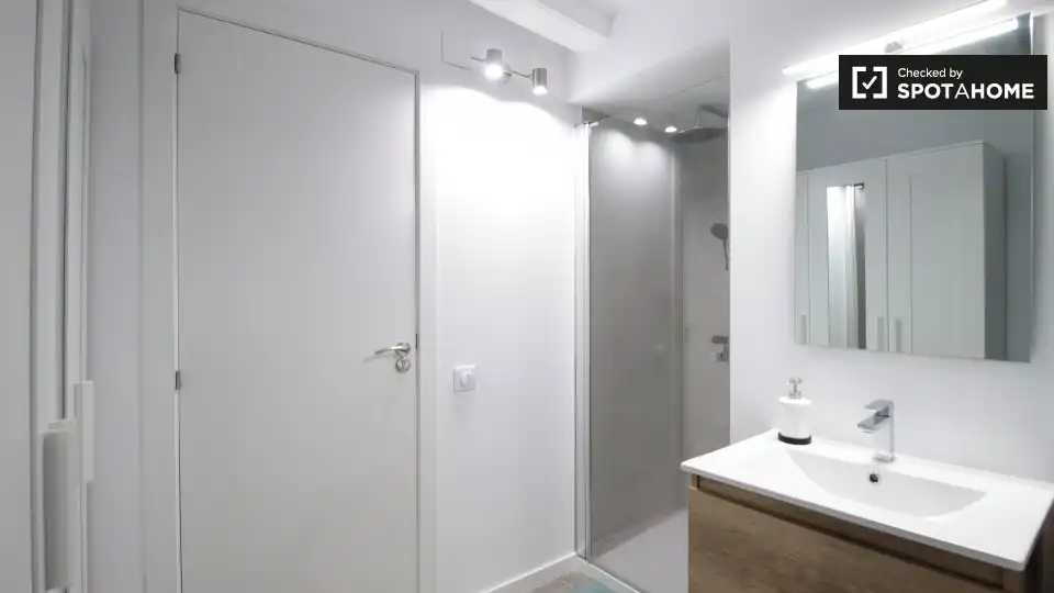 Room in Sant Pere, Sta. Caterina i la Ribera
