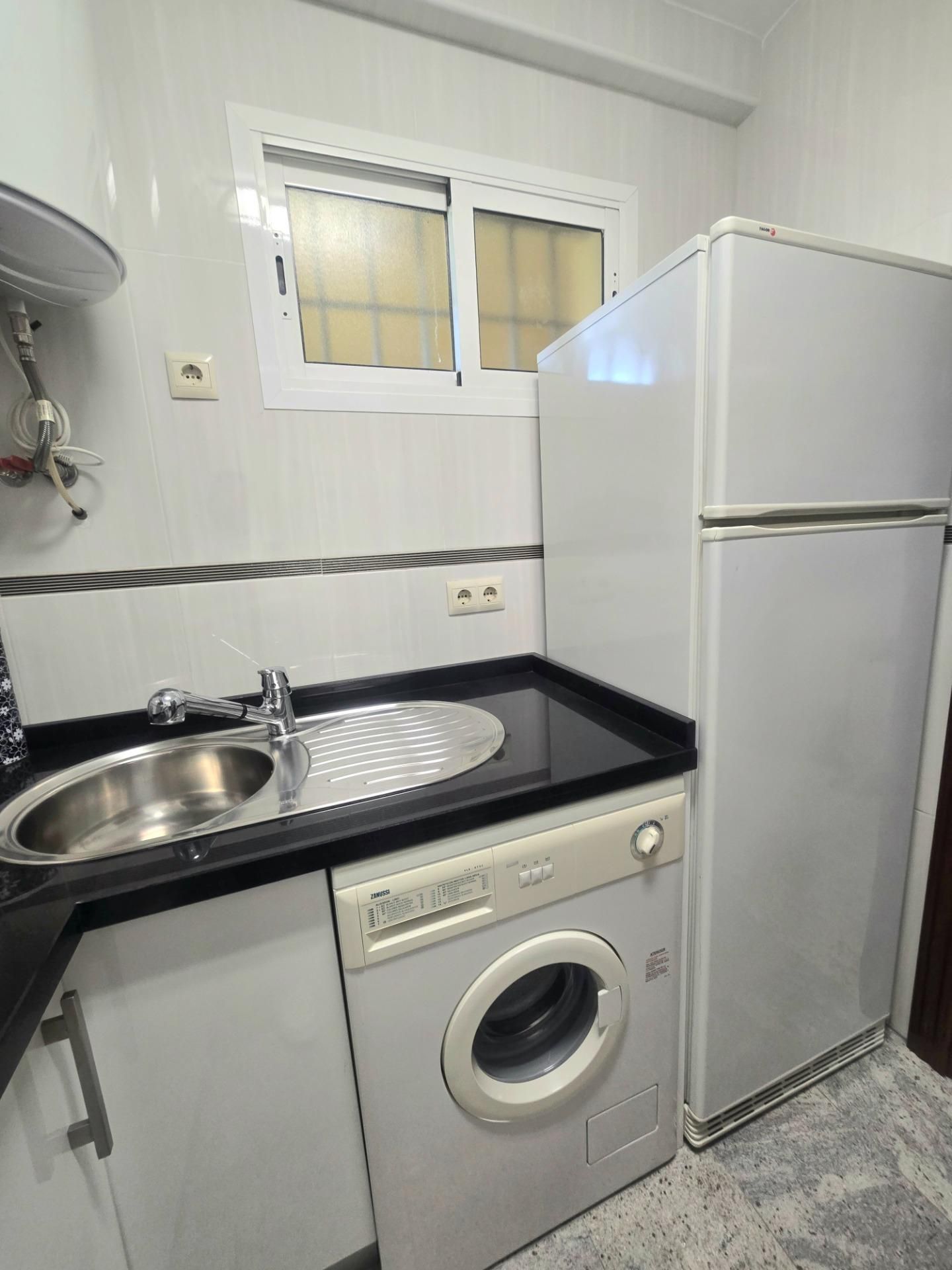 Cuina de Pis en venda en Torremolinos amb Aire condicionat, Terrassa i Piscina comunitària