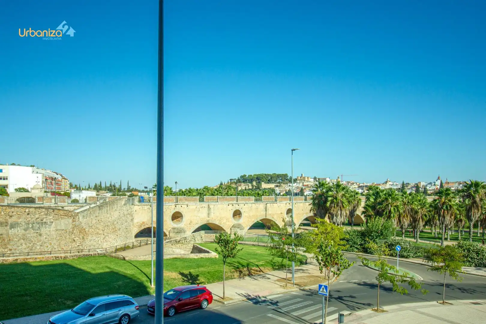 Außenansicht von Wohnung zum Verkauf in Badajoz mit Klimaanlage, Heizung und Privatgarten