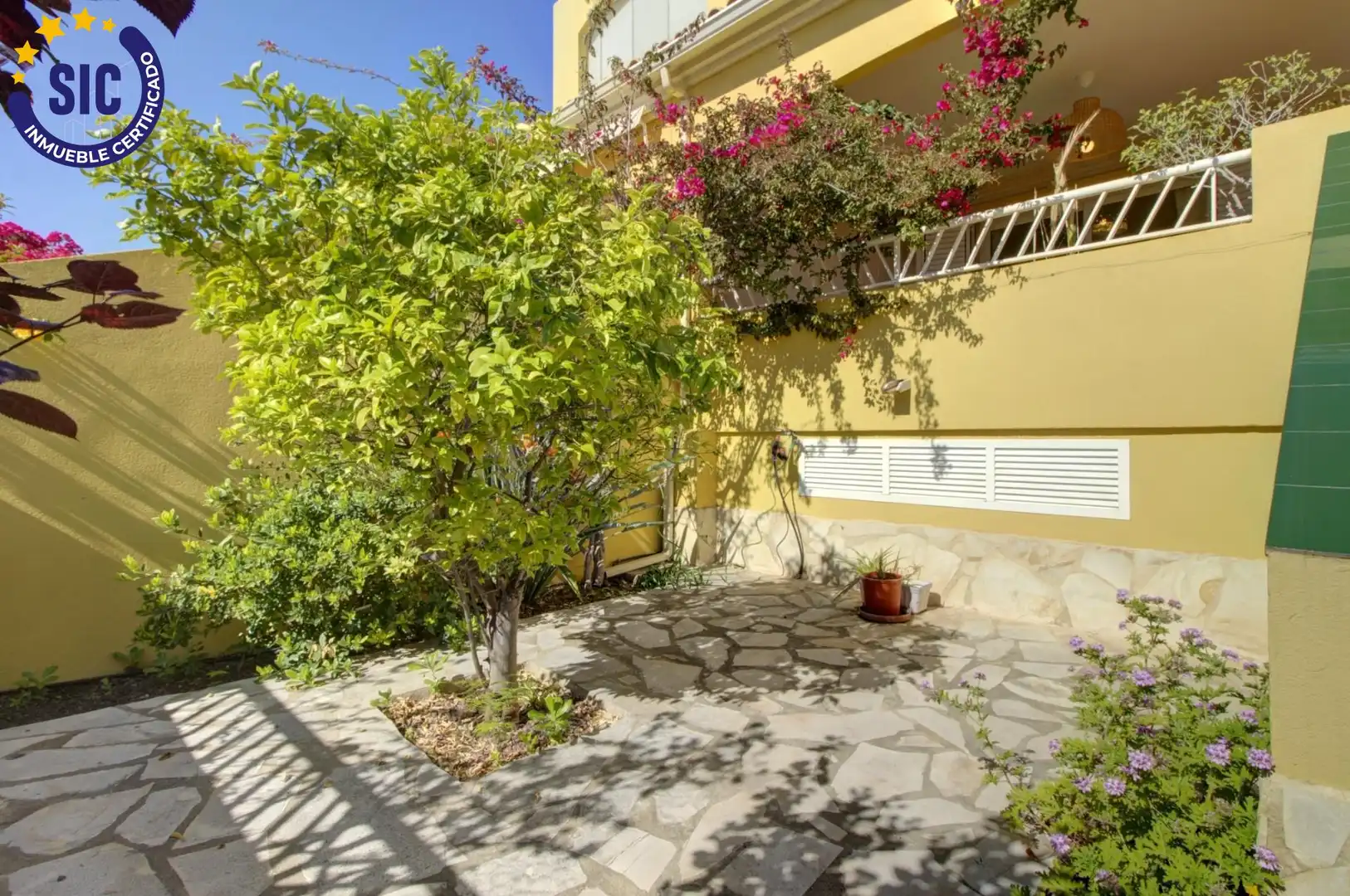 Jardí de Casa adosada en venda en Sagunto / Sagunt amb Aire condicionat, Calefacció i Jardí privat