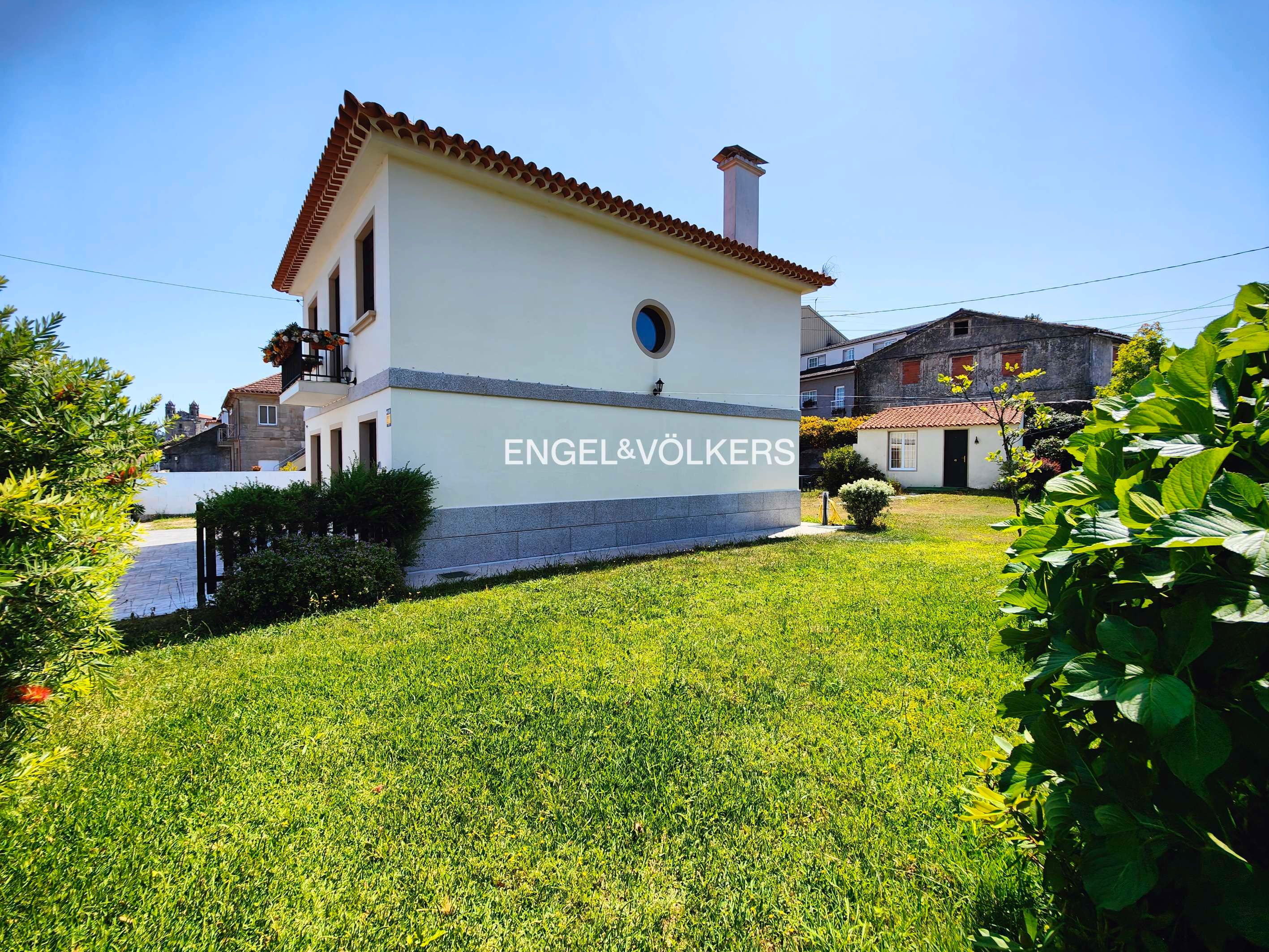 Vista exterior de Casa o xalet en venda en Pontevedra Capital  amb Calefacció, Jardí privat i Balcó