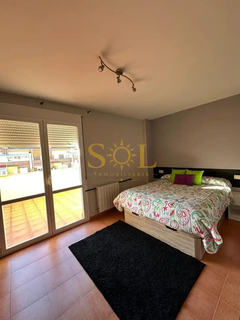 Habitación de Casa adosada en venta en Hospital de Órbigo con Calefacción, Jardín privado y Parquet