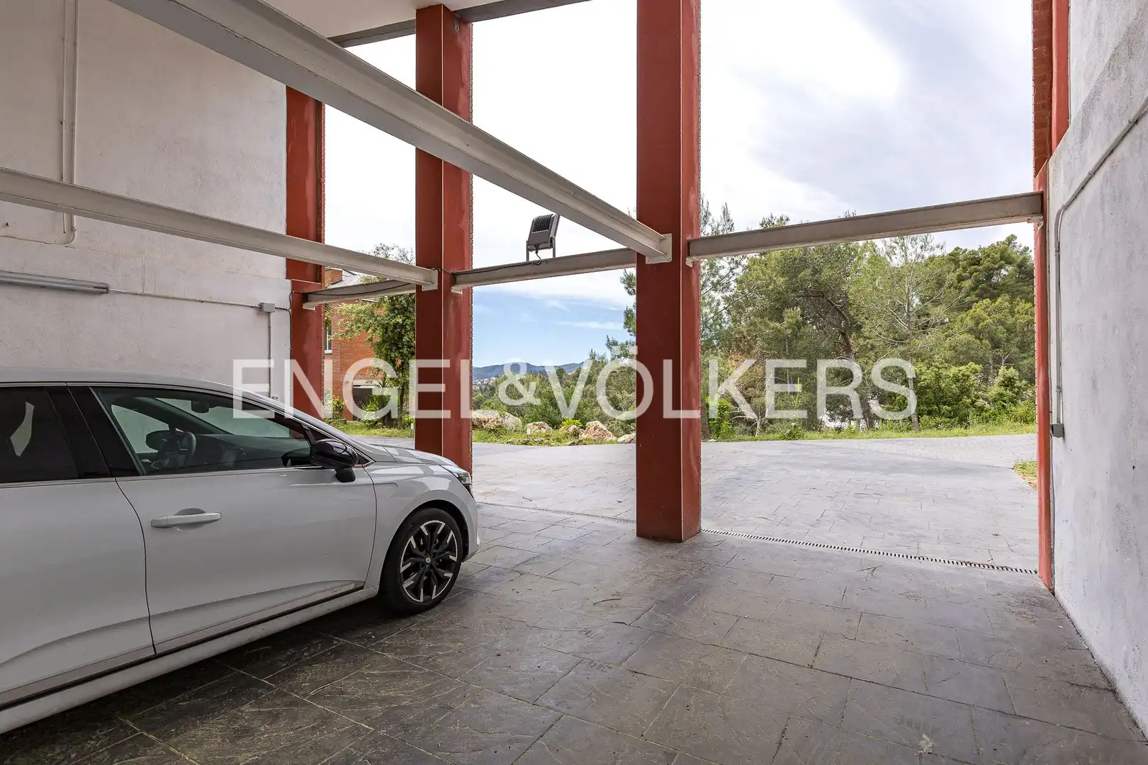 Parking de Casa o chalet de alquiler en Corbera de Llobregat con Aire acondicionado, Calefacción y Jardín privado