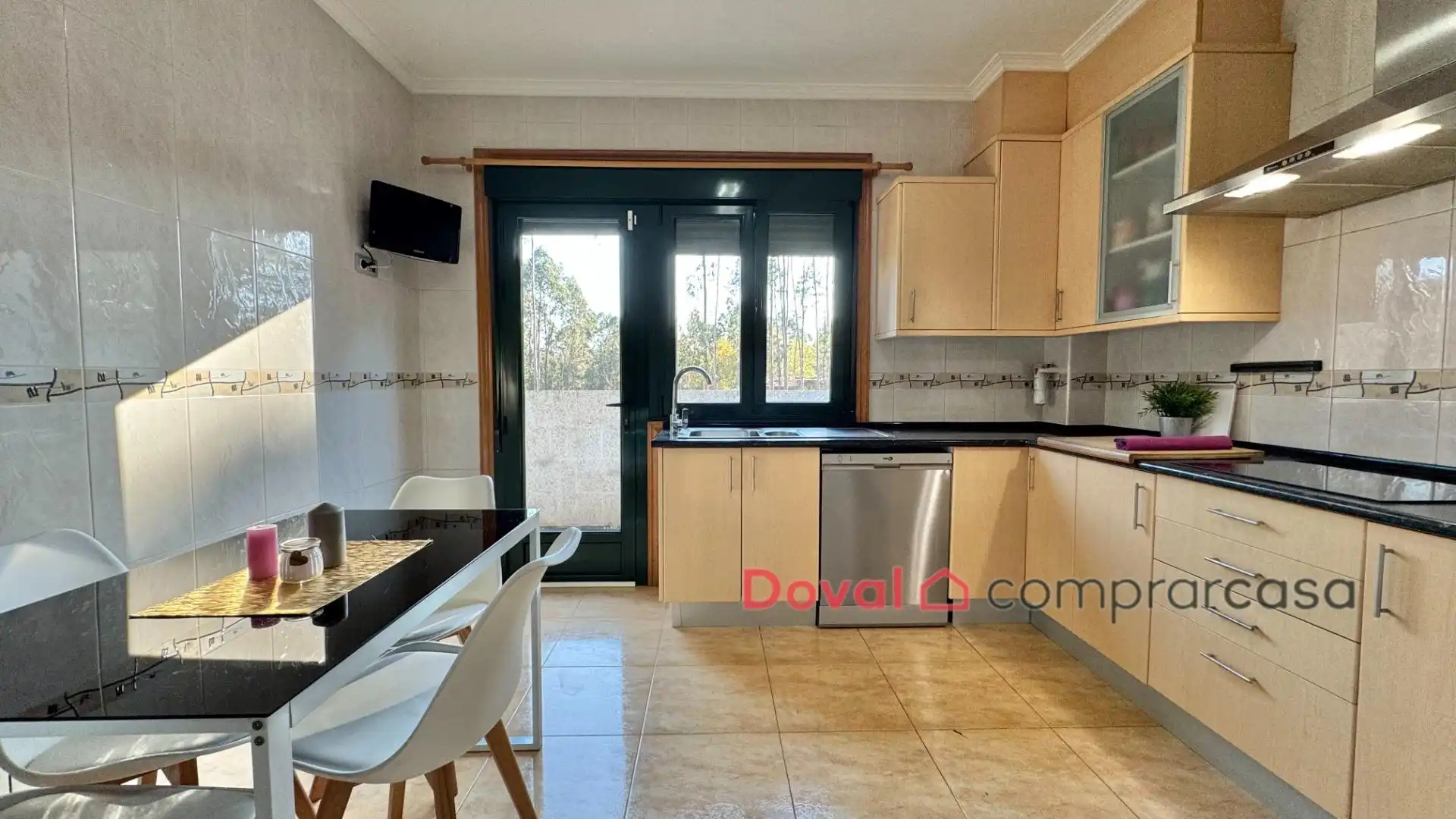 Cuina de Casa o xalet en venda en Salceda de Caselas amb Calefacció, Jardí privat i Terrassa