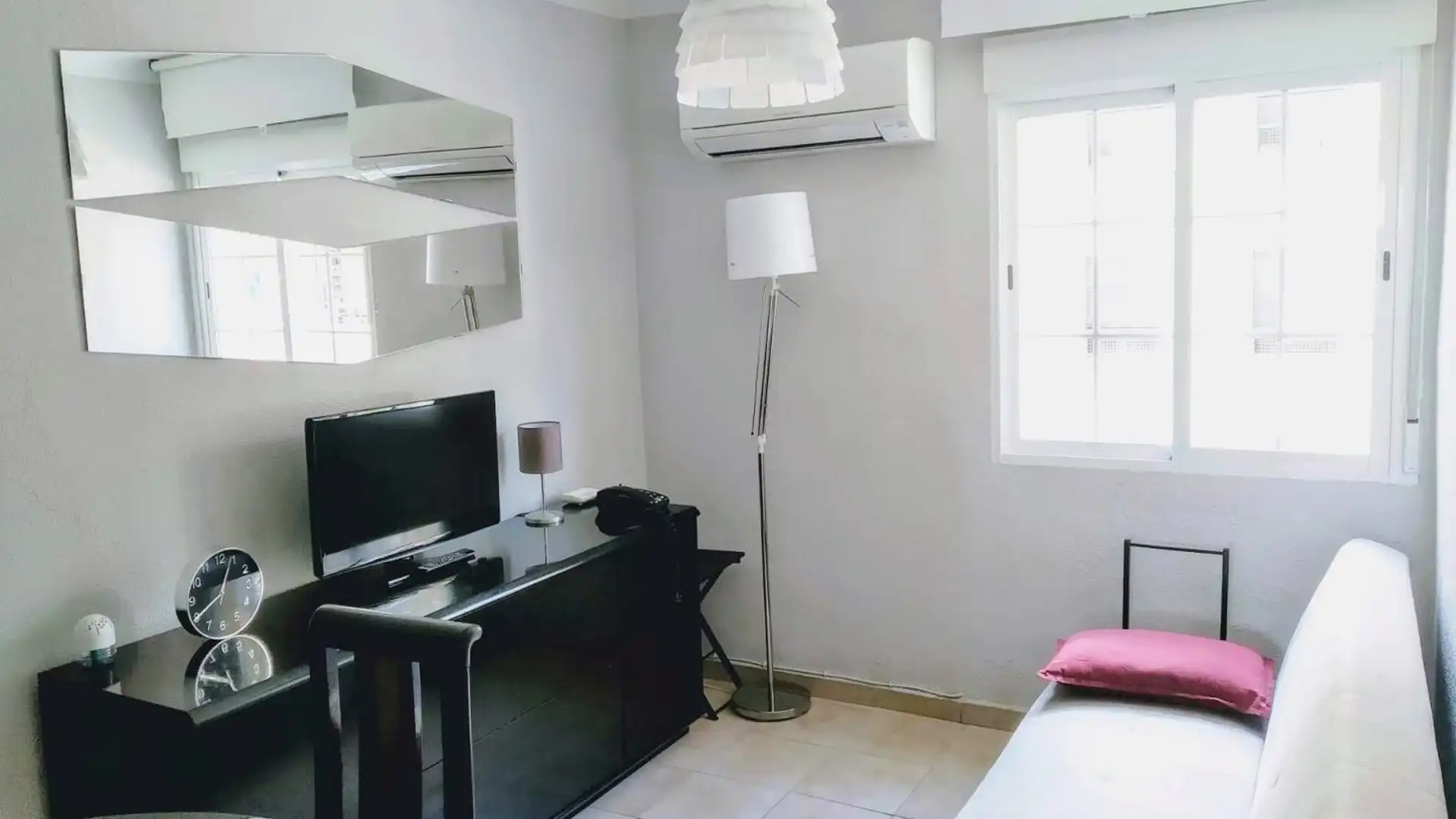 Habitación de Piso de alquiler en  Madrid Capital con Aire acondicionado, Terraza y Trastero