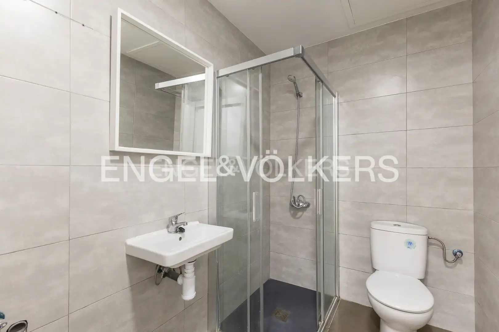 Bathroom of Flat for sale in Barcelona  with Air Conditioner, Heating and Parquet flooring