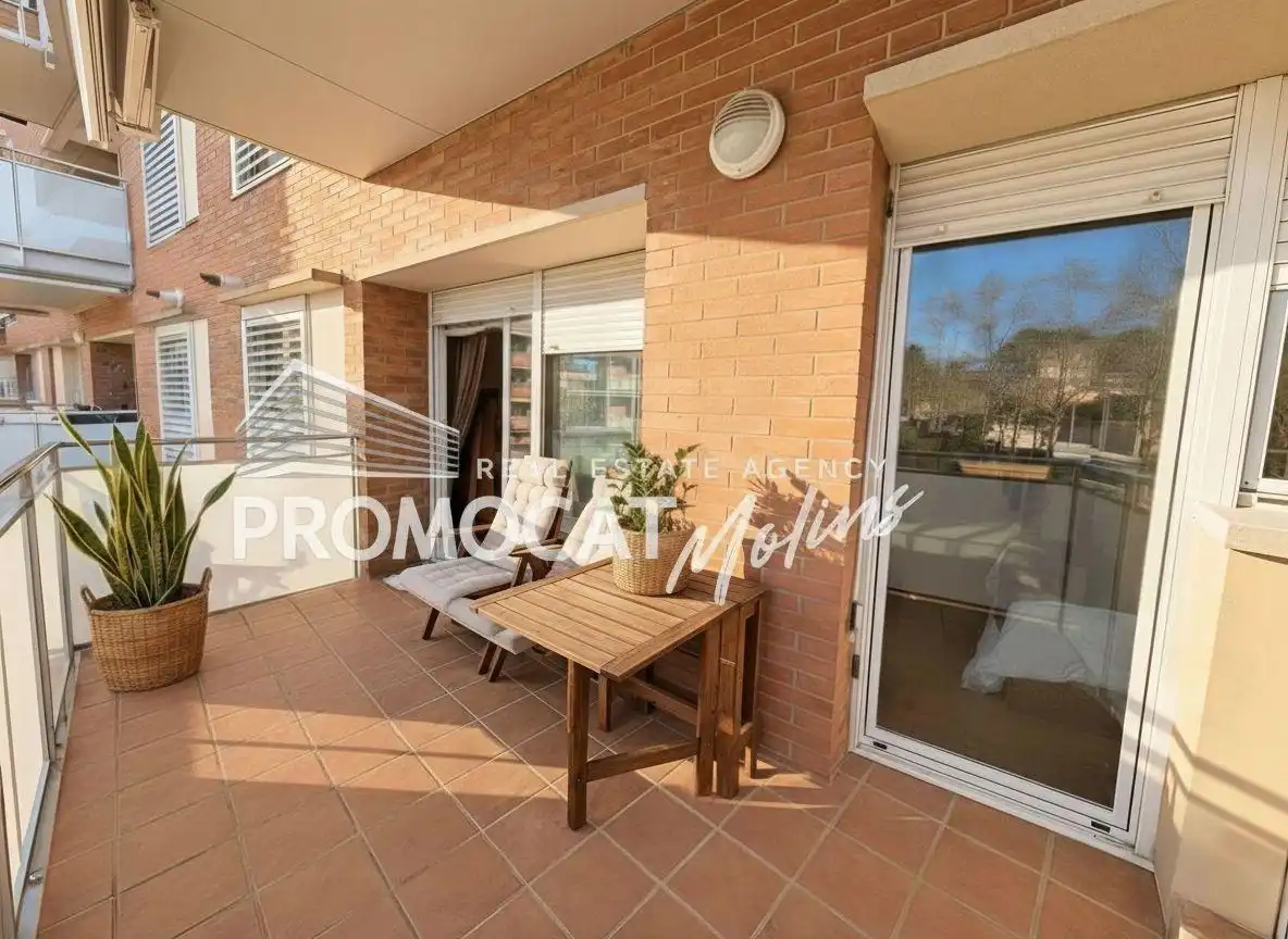 Terraza de Piso en venta en Molins de Rei con Aire acondicionado, Trastero y Piscina comunitaria