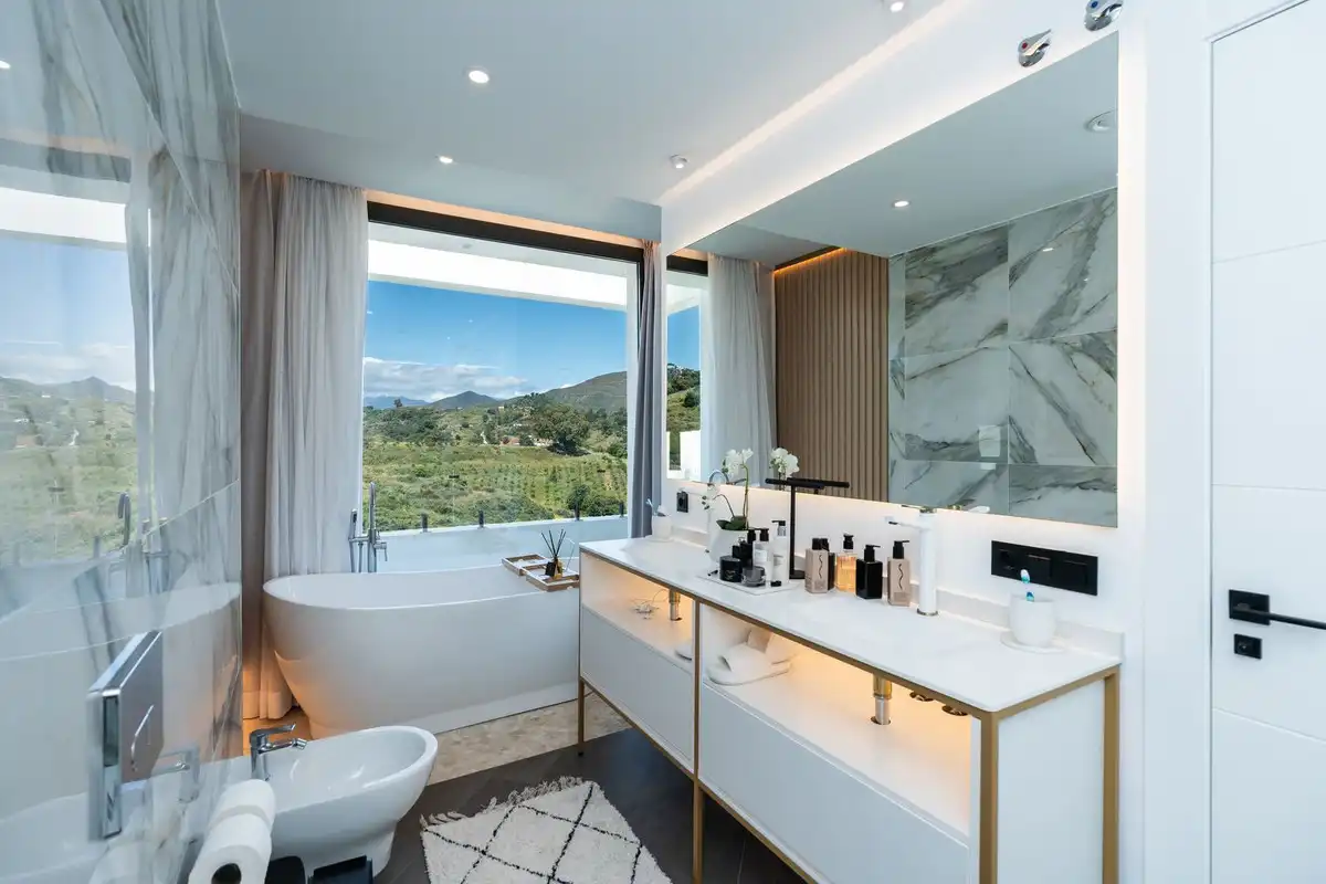 Bathroom of Houses for sale in Mijas  with Air Conditioner, Heating and Private garden