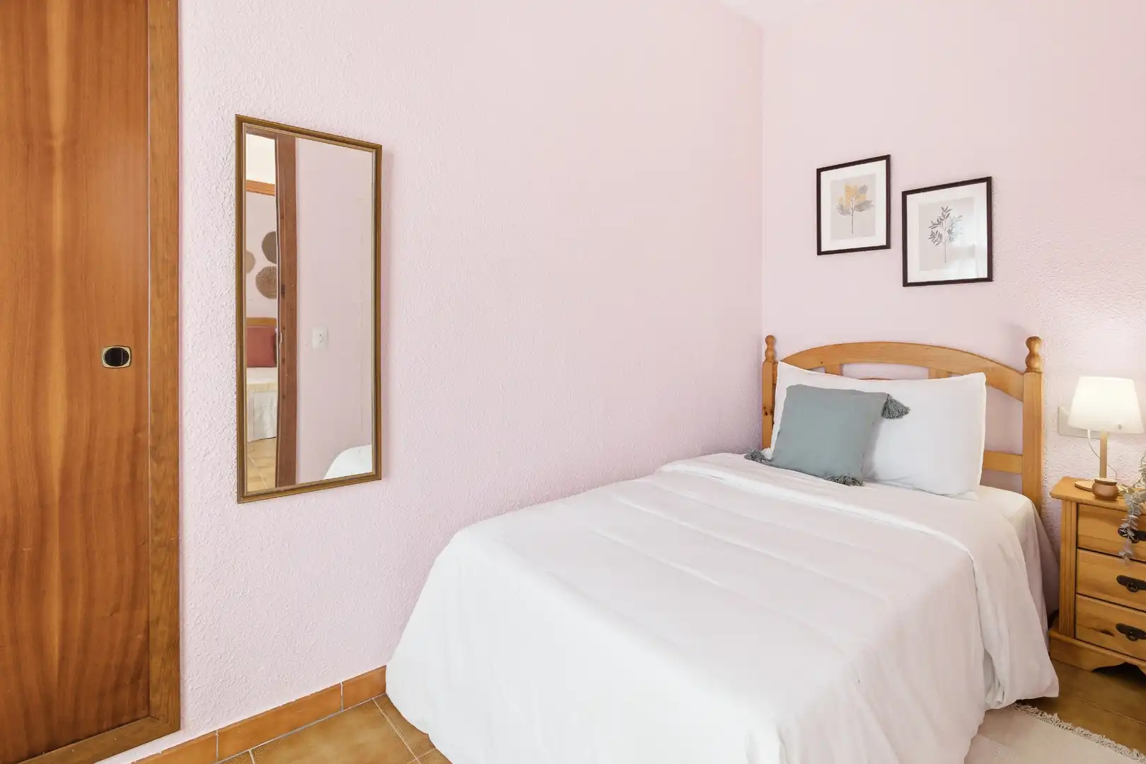 Habitación de Casa adosada en venta en Navajas con Aire acondicionado, Calefacción y Jardín privado