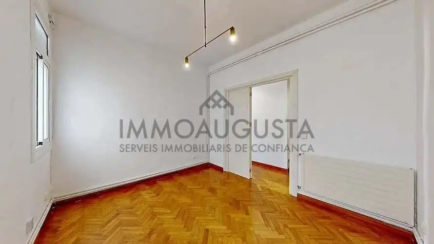 Sala d'estar de Pis en venda en Barcelona amb Parquet i Terrassa