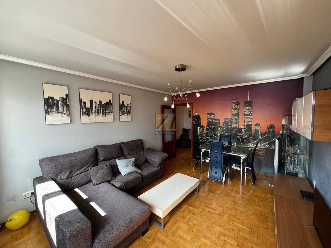 Living room of Flat for sale in Oviedo   with Heating, Parquet flooring and Storage room
