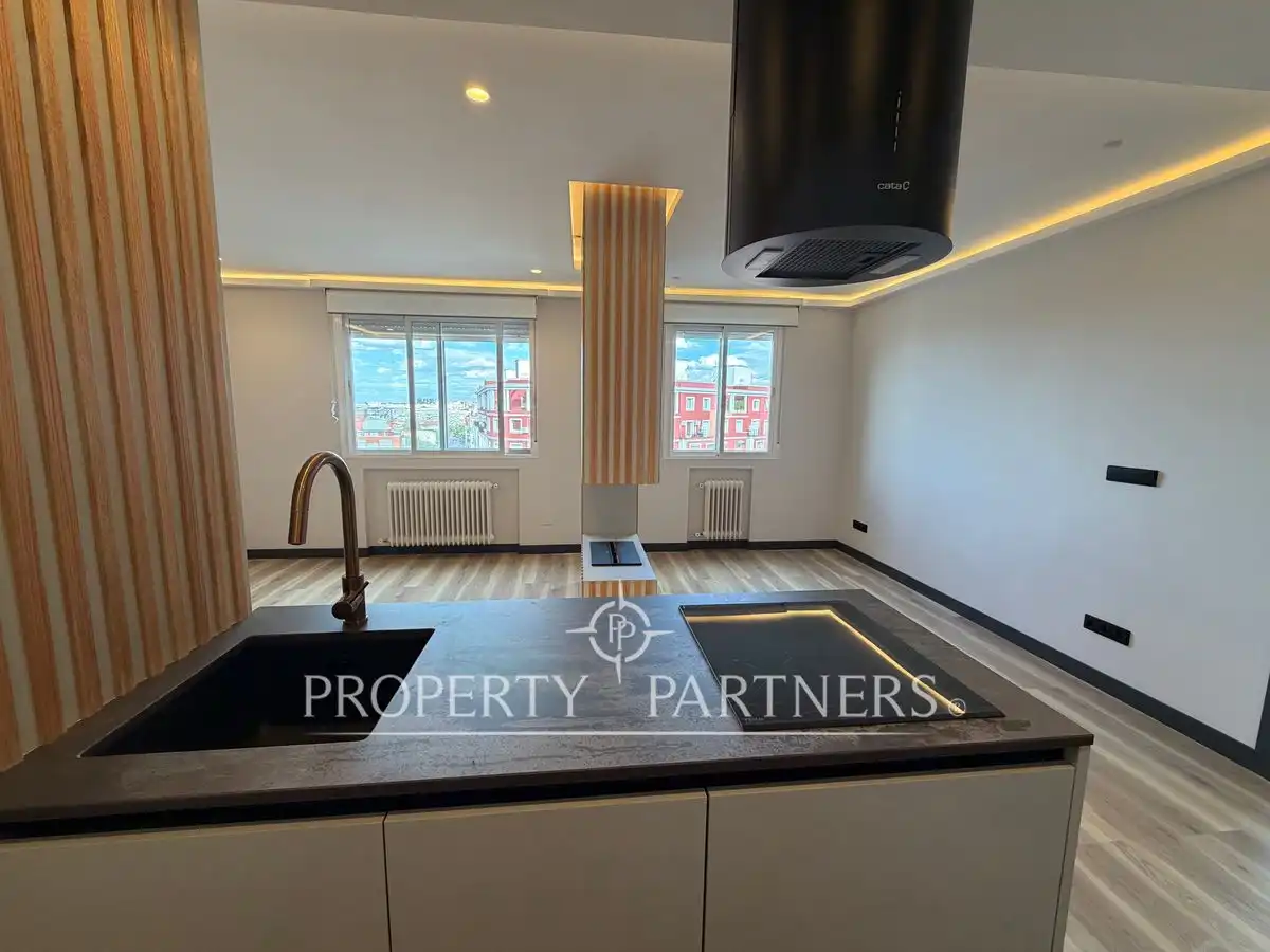 Cocina de Apartamento de alquiler en Madrid con Aire acondicionado y Piscina