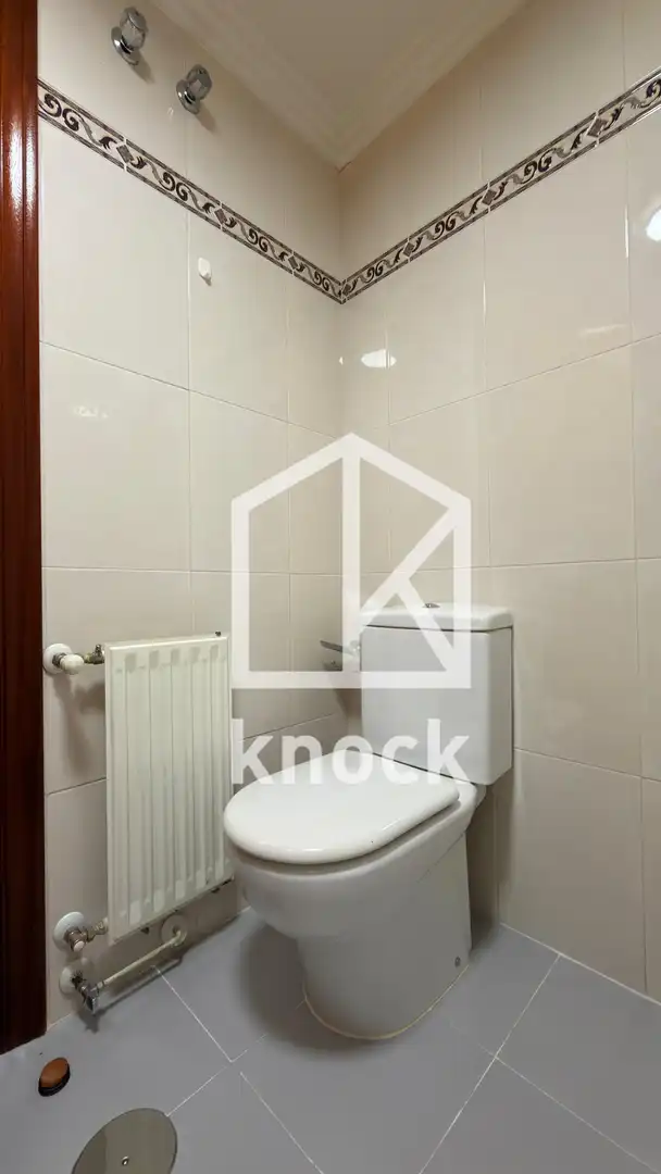 Baño de Piso en venta en Oviedo  con Calefacción