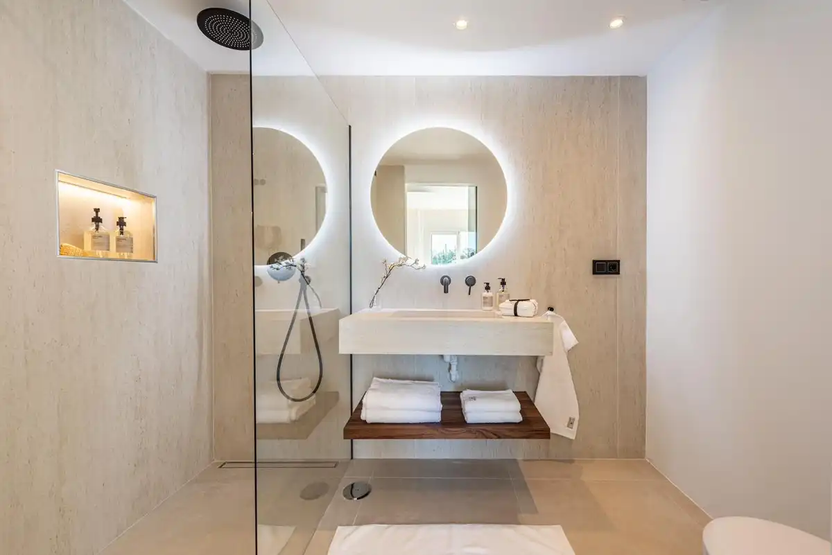 Badezimmer von Wohnungen zum Verkauf in Benahavís mit Klimaanlage, Terrasse und Gemeinschaftspool