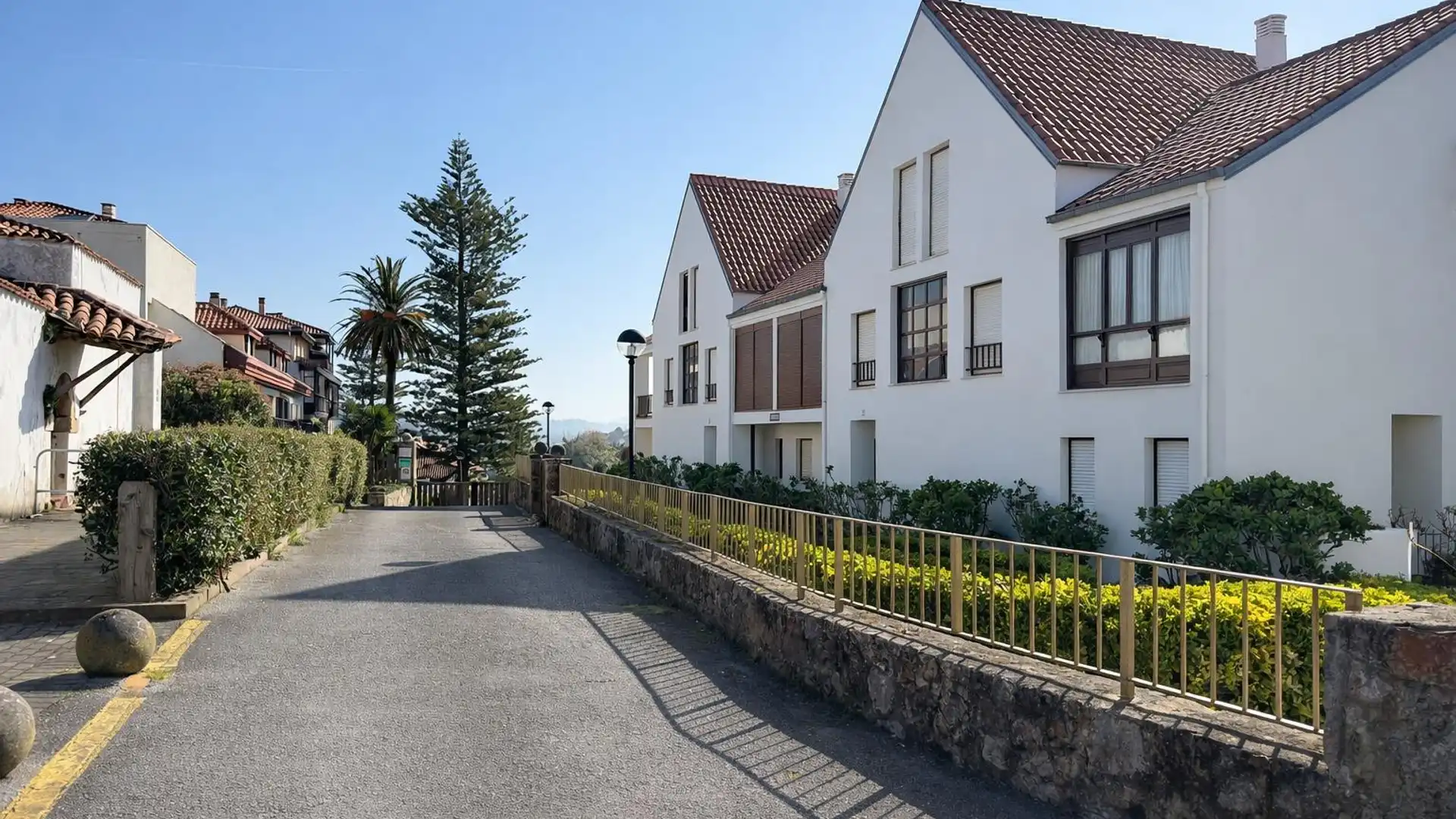 Außenansicht von Maisonette zum Verkauf in Comillas (Cantabria) mit Heizung, Terrasse und Balkon