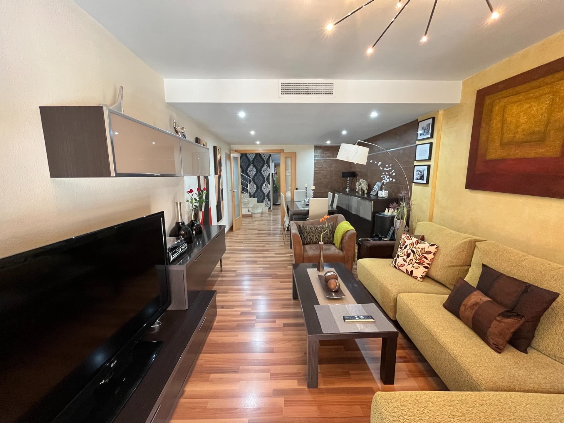 Sala de estar de Ático en venta en San Vicente del Raspeig / Sant Vicent del Raspeig con Aire acondicionado, Calefacción y Parquet