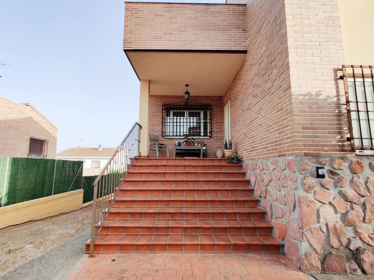 Casa adosada en venda en Bargas amb Aire condicionat, Calefacció i Jardí privat