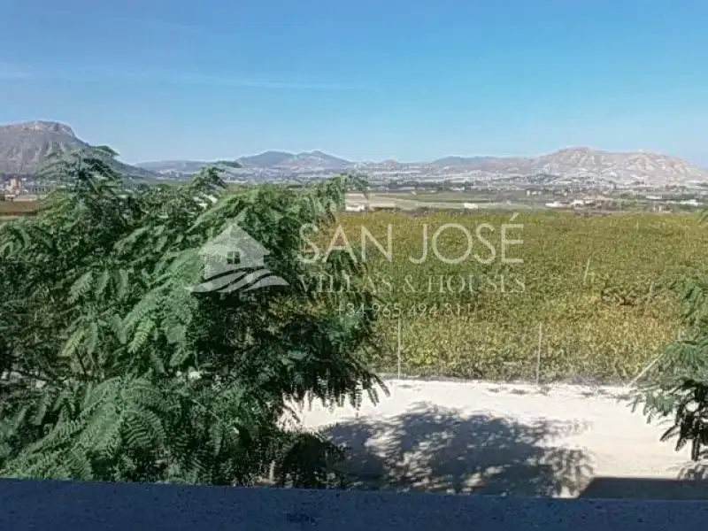 Casa o chalet en venta en Aspe con Calefacción, Jardín privado y Trastero