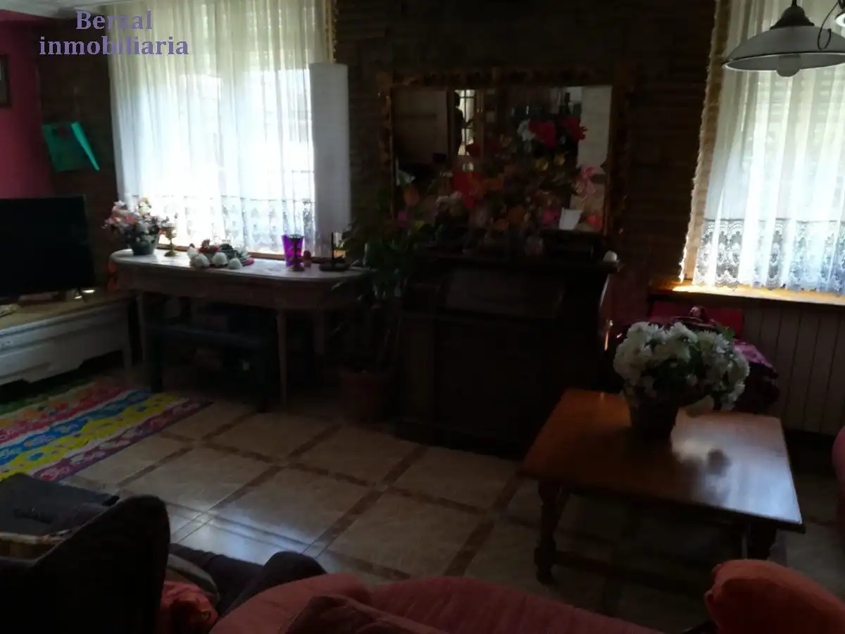 Sala d'estar de Finca rústica en venda en  Logroño amb Jardí privat, Traster i Balcó
