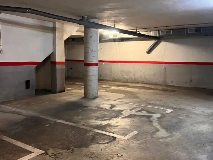 Einzelparkplatz zum Verkauf in Viladomat 11, imagen 2