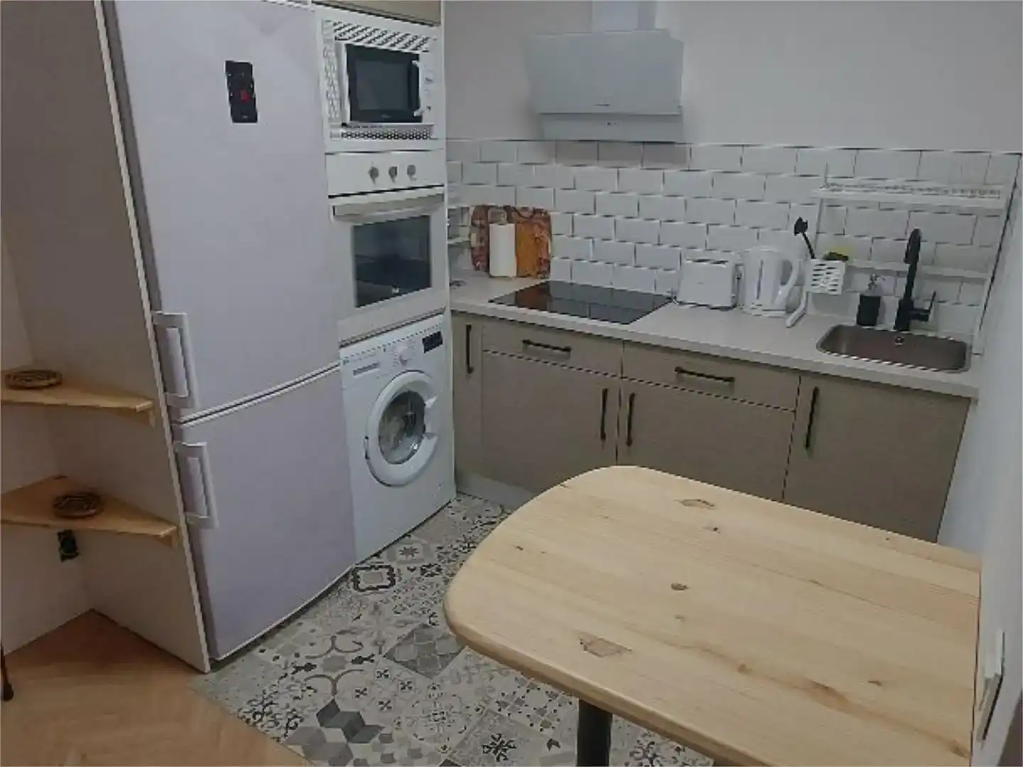 Cuina de Pis de lloguer en Santander amb Parquet, Moblat i Forn