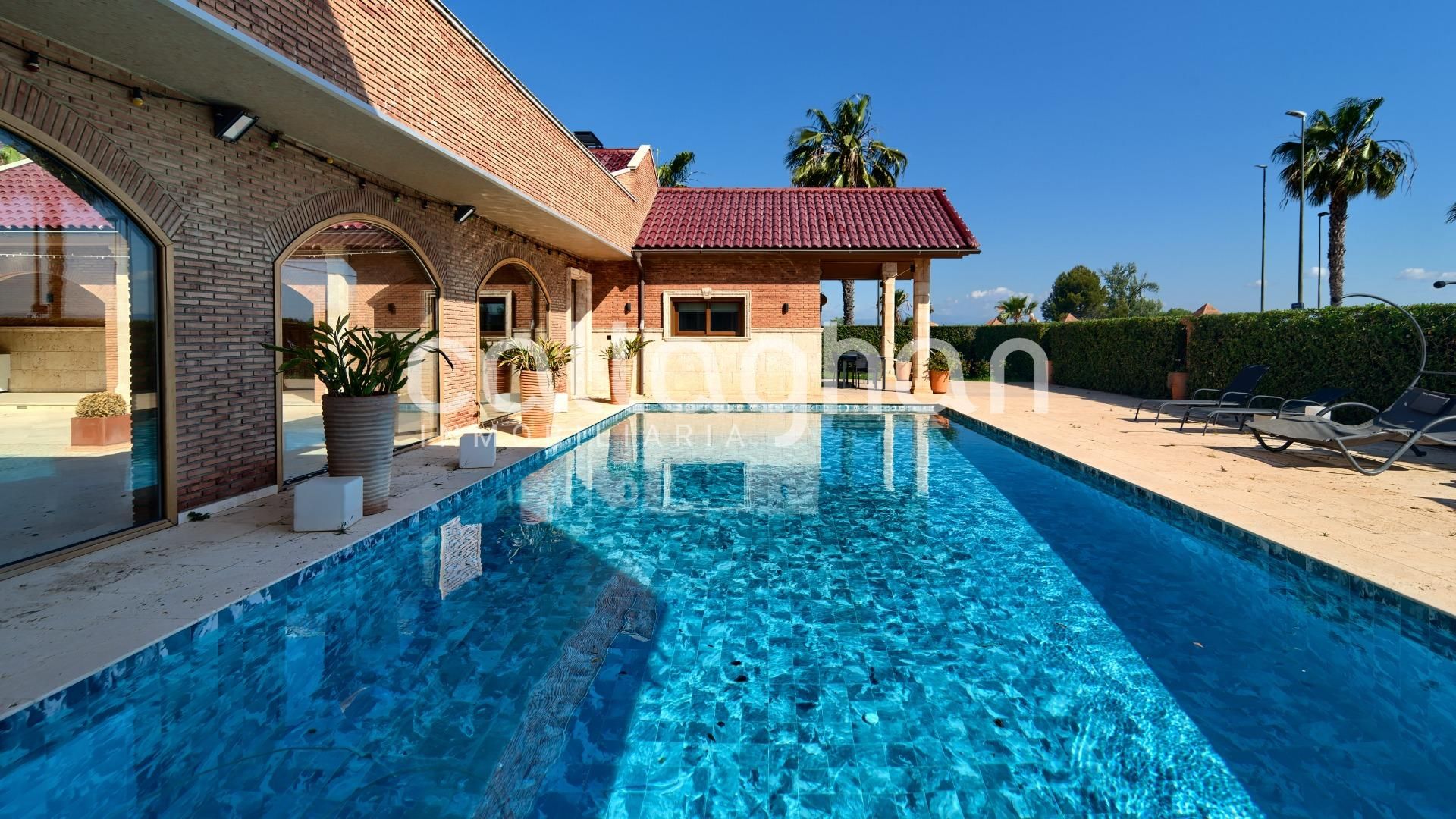 Swimming pool of House or chalet for sale in Burriana / Borriana  with Air Conditioner, Heating and Private garden