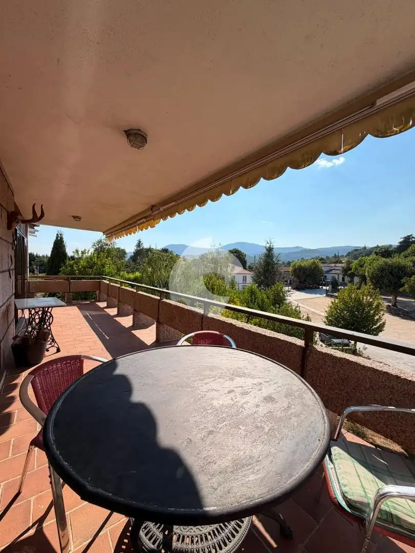 Terrassa de Casa o xalet en venda en Entrimo amb Calefacció, Jardí privat i Traster