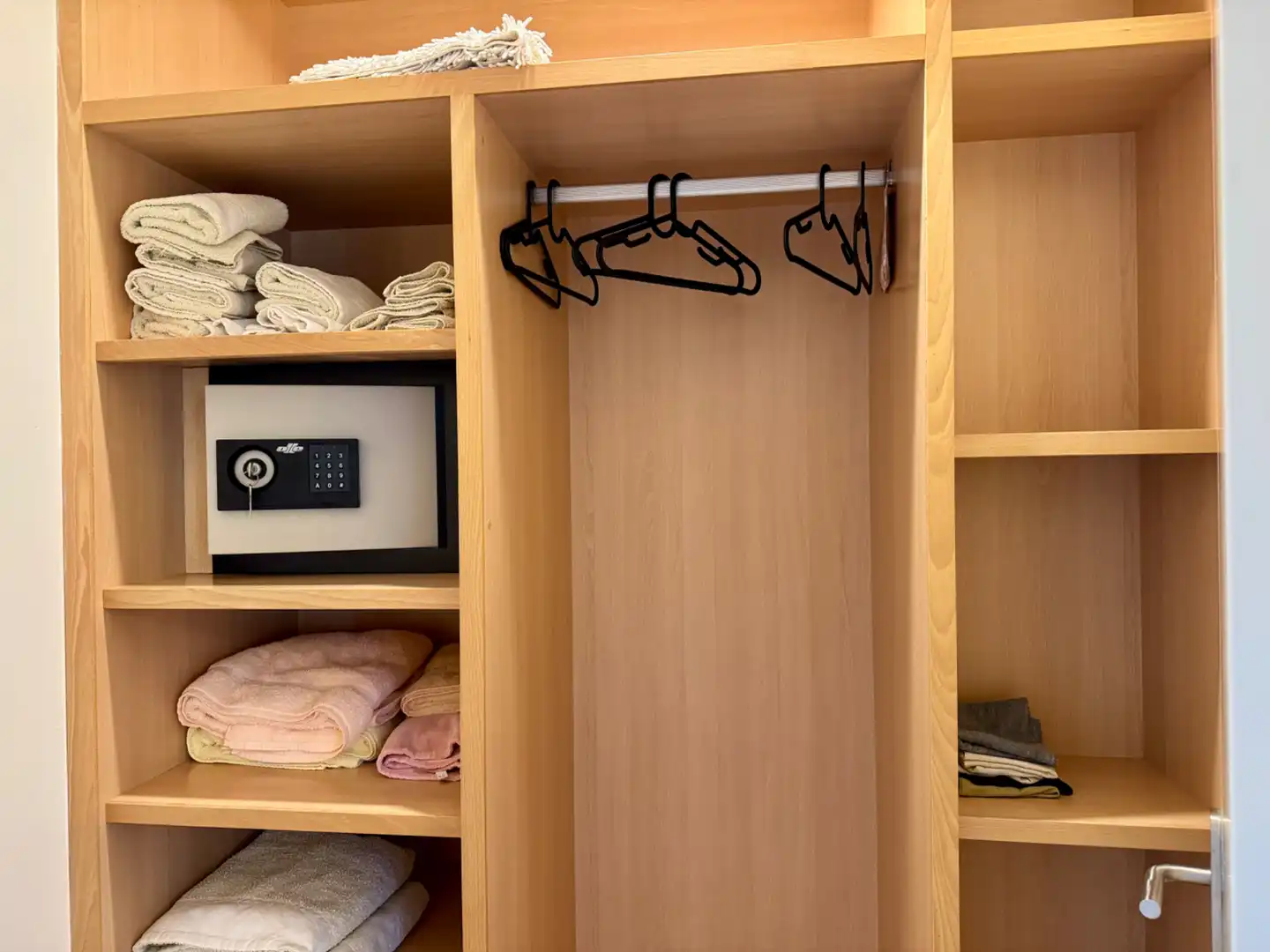 Bedroom of Flat for sale in Sotogrande  with Air Conditioner, Heating and Private garden