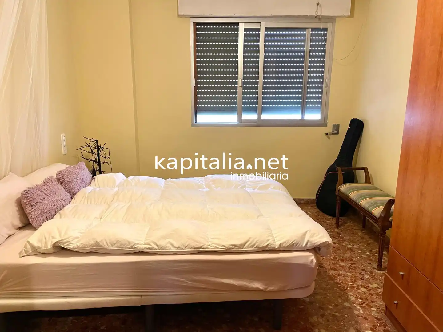 Schlafzimmer von Wohnung zum Verkauf in Salem mit Klimaanlage, Abstellraum und Balkon