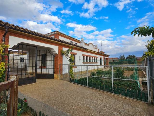 Local comercial en Venta en Calle Ángel de Torres, 82 en Osorno la Mayor