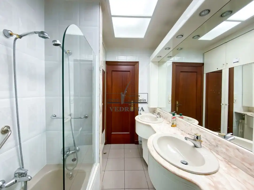 Bathroom of Flat for sale in Zaragoza  with Heating and Balcony