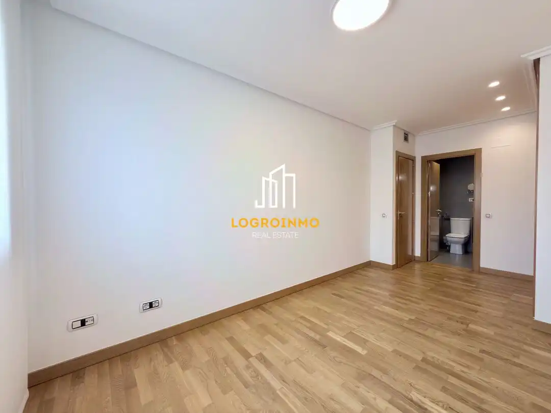Flat for sale in  Logroño  with Air Conditioner, Heating and Private garden