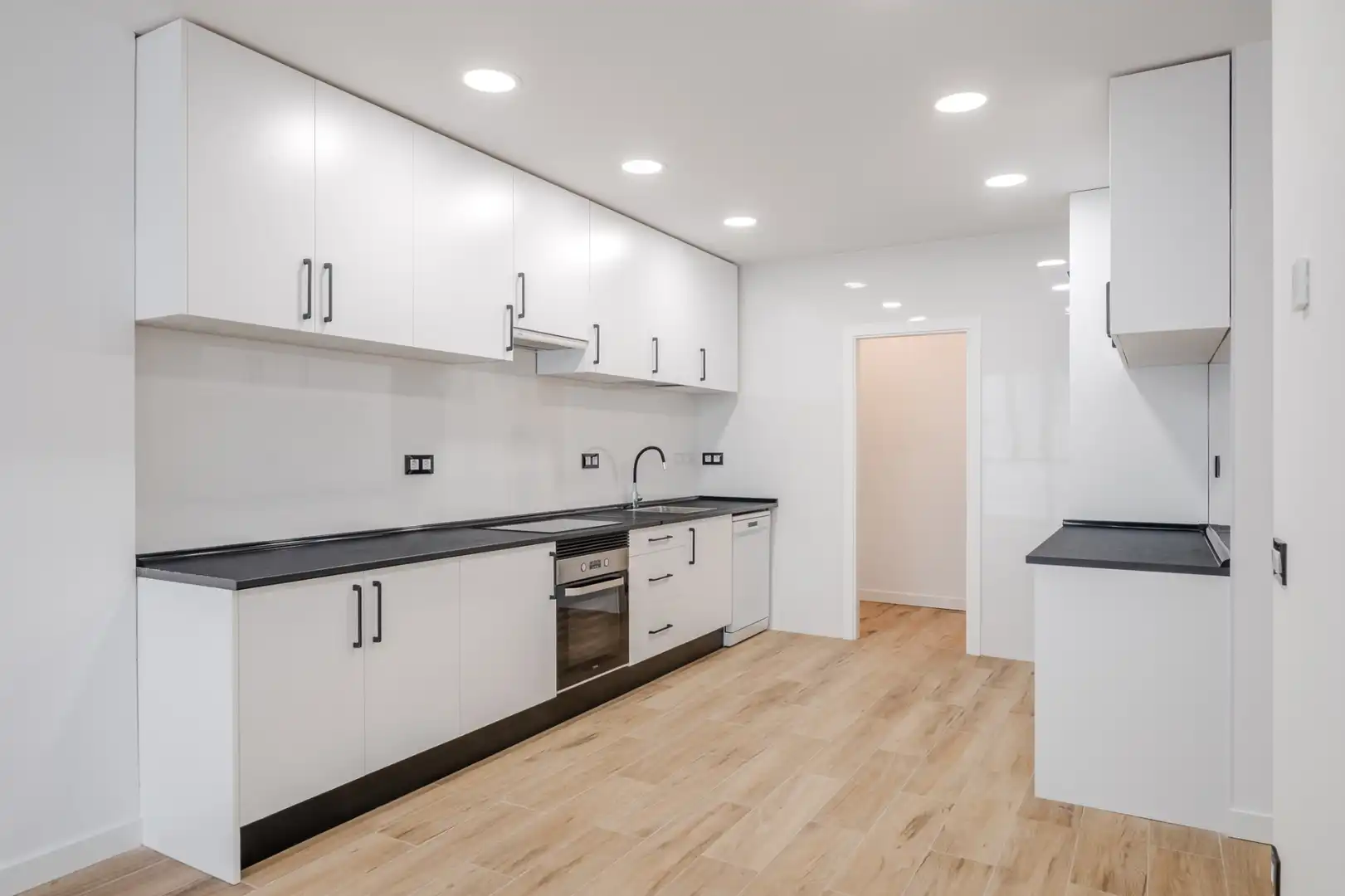 Küche von Wohnung zur Miete in Madrid mit Heizung, Ofen und Waschmaschine
