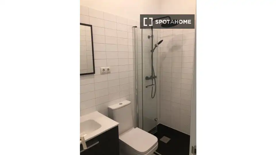 Baño de Piso de alquiler en Madrid con Aire acondicionado, Calefacción y Amueblado