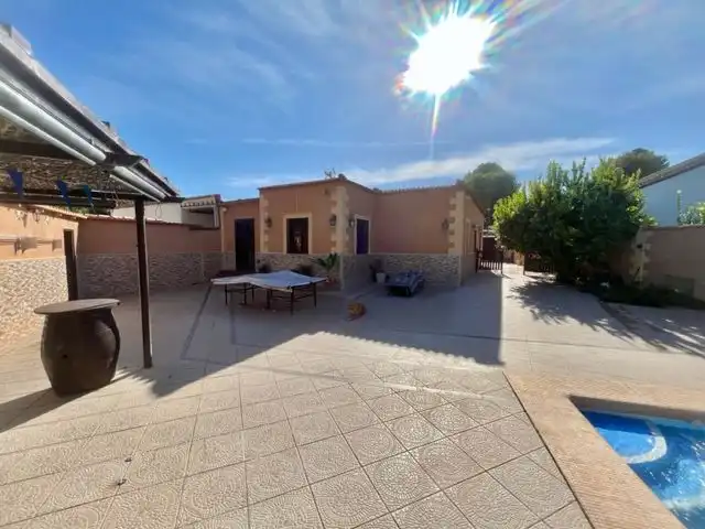 Vista exterior de Casa o chalet en venta en Montequinto con Aire acondicionado