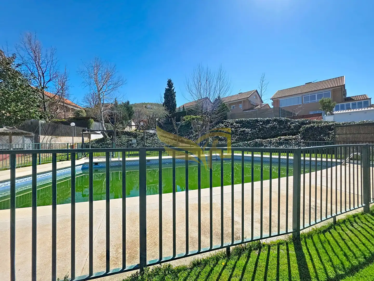 Piscina de Casa adosada en venta en Aranjuez con Aire acondicionado, Calefacción y Jardín privado
