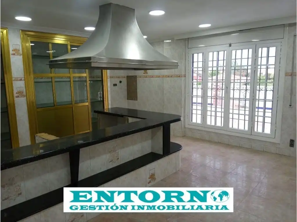 Cocina de Casa o chalet en venta en Santa Perpètua de Mogoda con Jardín privado, Terraza y Trastero